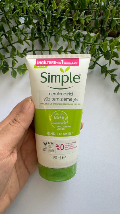شوینده مرطوب کننده صورت سیمپل