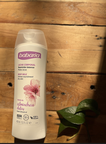 شیر بدن باباریا حاوی روغن بادام شیرین