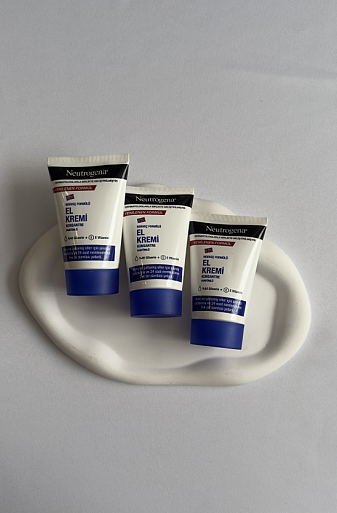 کرم مرطوب کننده دست