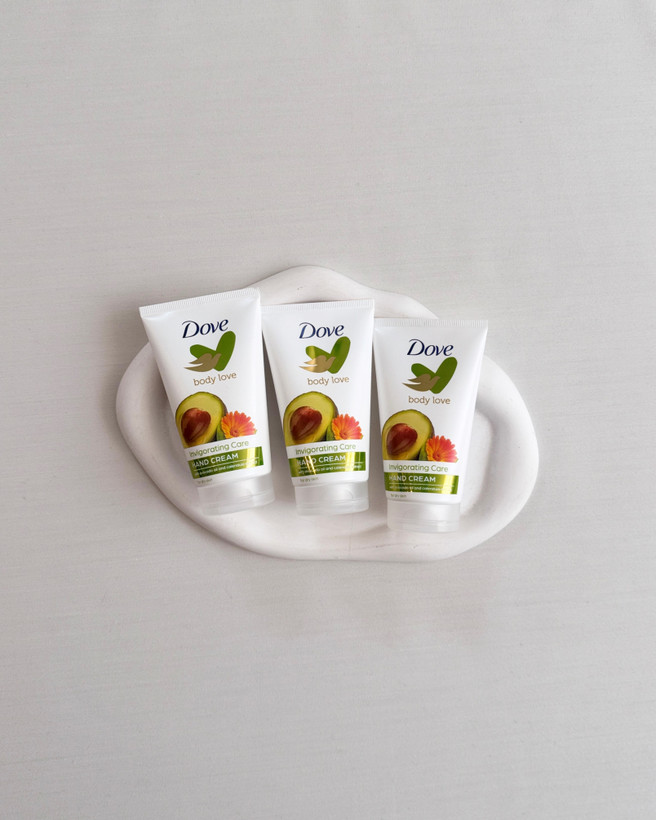 کرم دست داو Body Love Invigorating Care حاوی روغن آووکادو و عصاره کالاندولا 75 میل