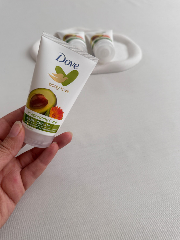کرم دست داو Body Love Invigorating Care حاوی روغن آووکادو و عصاره کالاندولا 75 میل