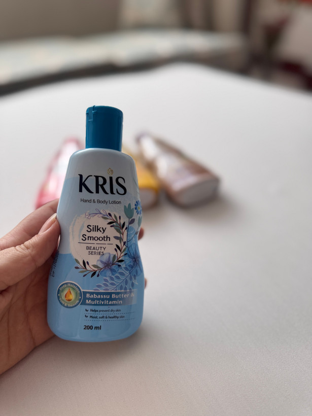لوسیون بدن کریس KRIS مدل Silky Smooth آبی حجم 200 میل
